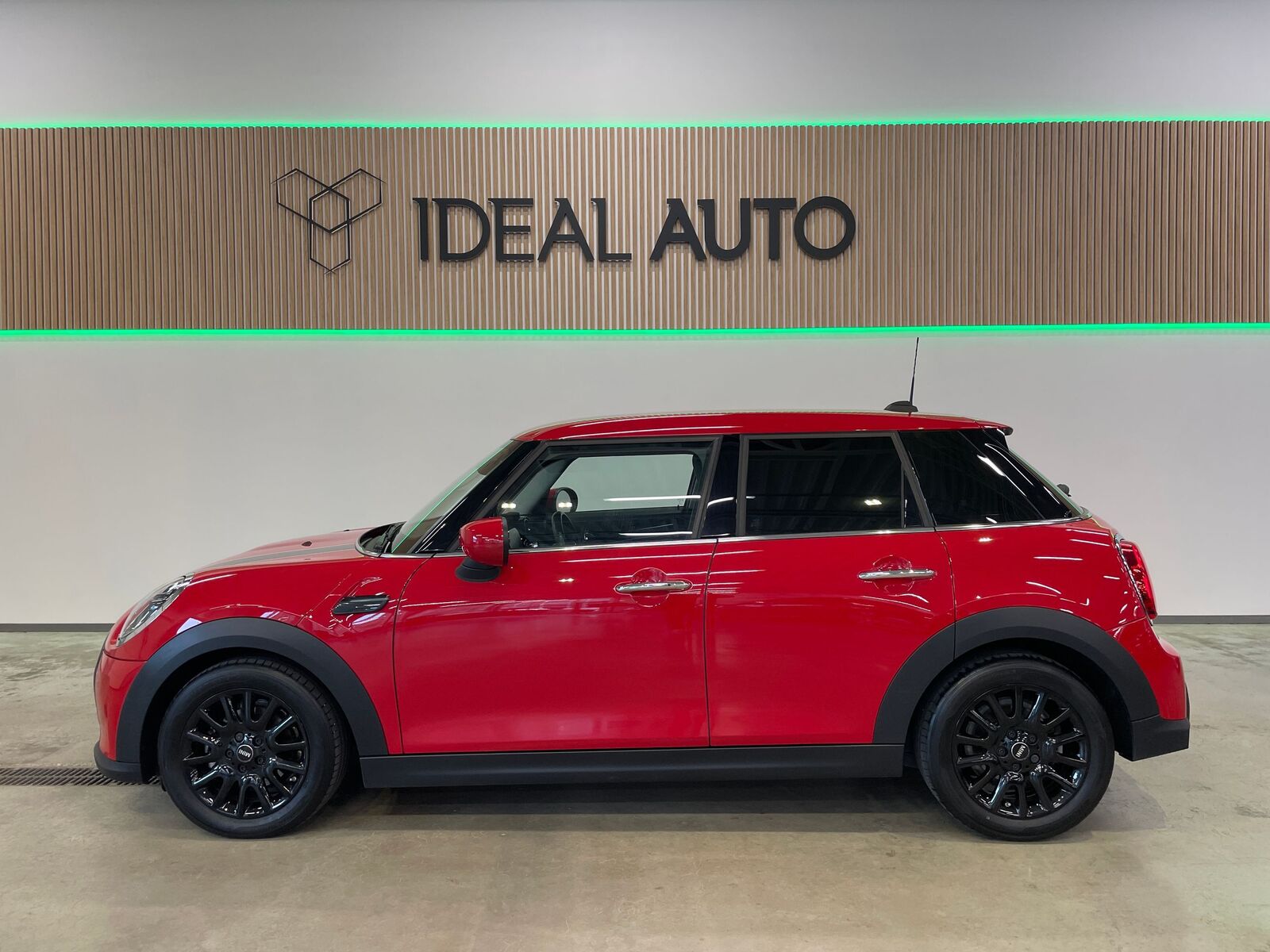 MINI Cooper 5D 2023, photo 2/10