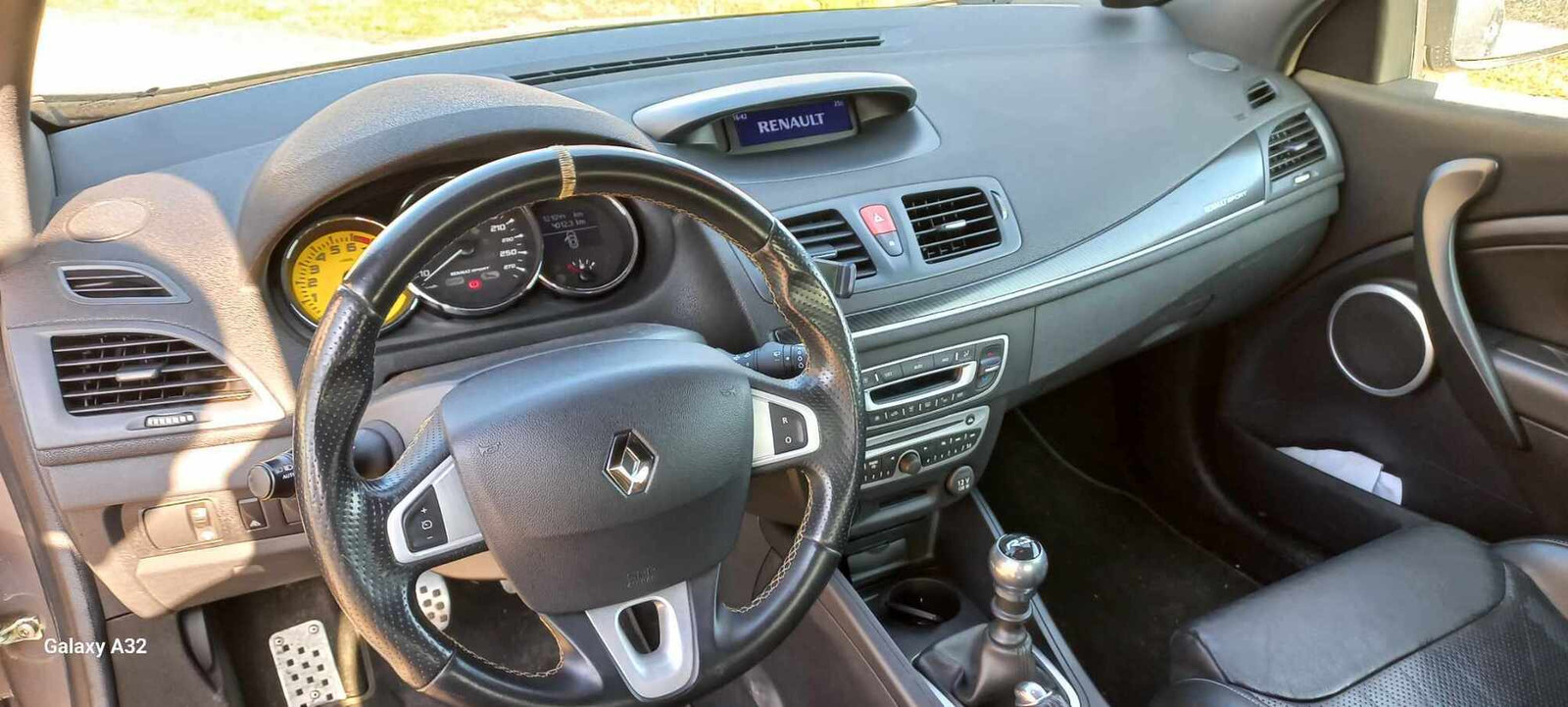 Renault Megane 2012, photo 2/6