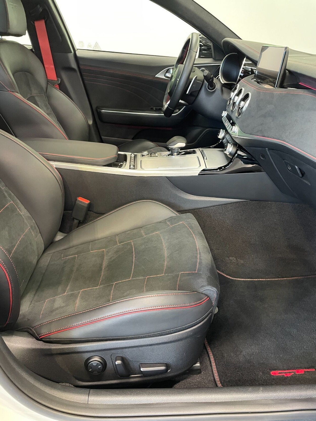 Kia Stinger T-GDI 3.3 269kW 2023, kuva 7/10