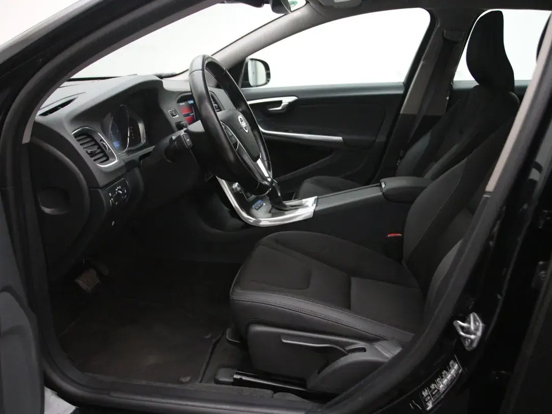 Volvo V60 2015, photo 4/32