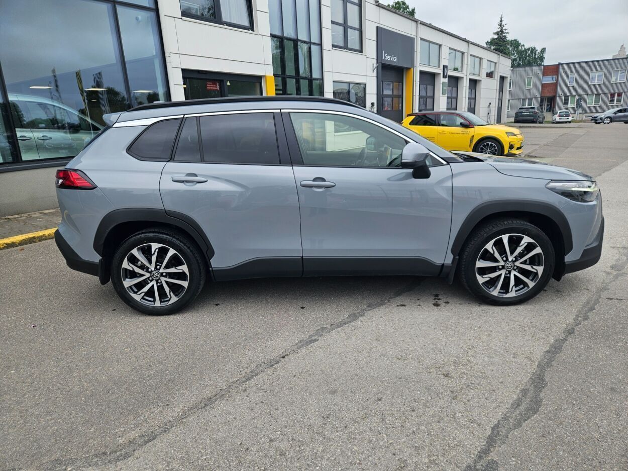 Toyota Corolla Cross 2023, photo 6/9