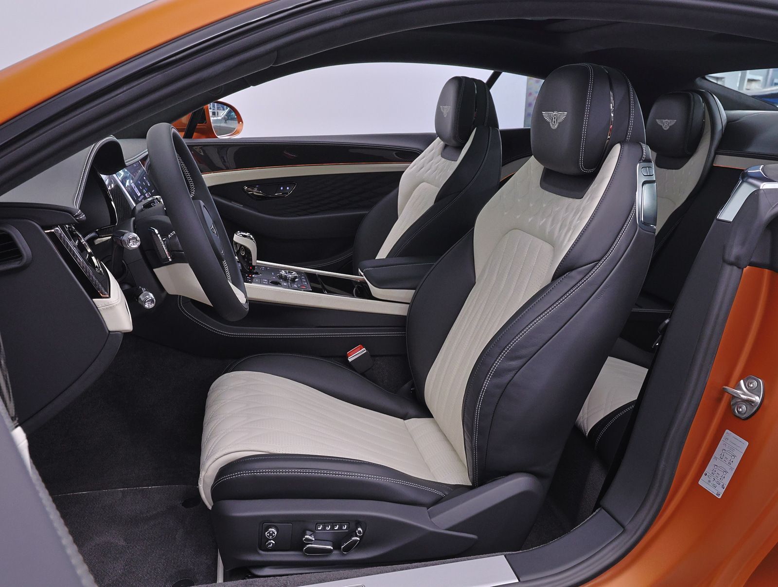 Bentley Continental GT 2026, photo 6/21