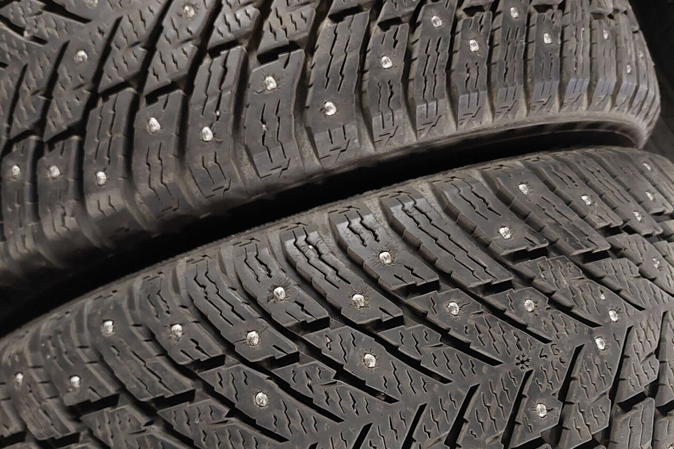 Подержанный шипованная шина 215/60R16 Nokian HKPL 10