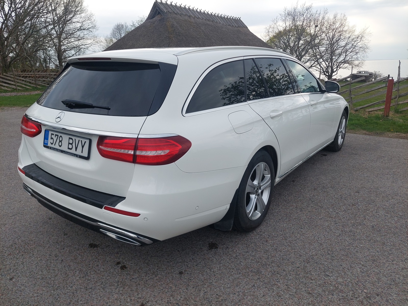 Mercedes-Benz E 220 2017, photo 2/8