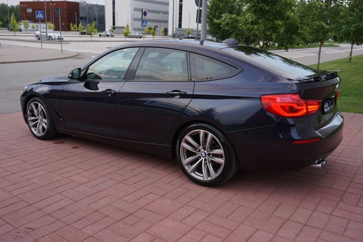BMW 325 2016, photo 5/16