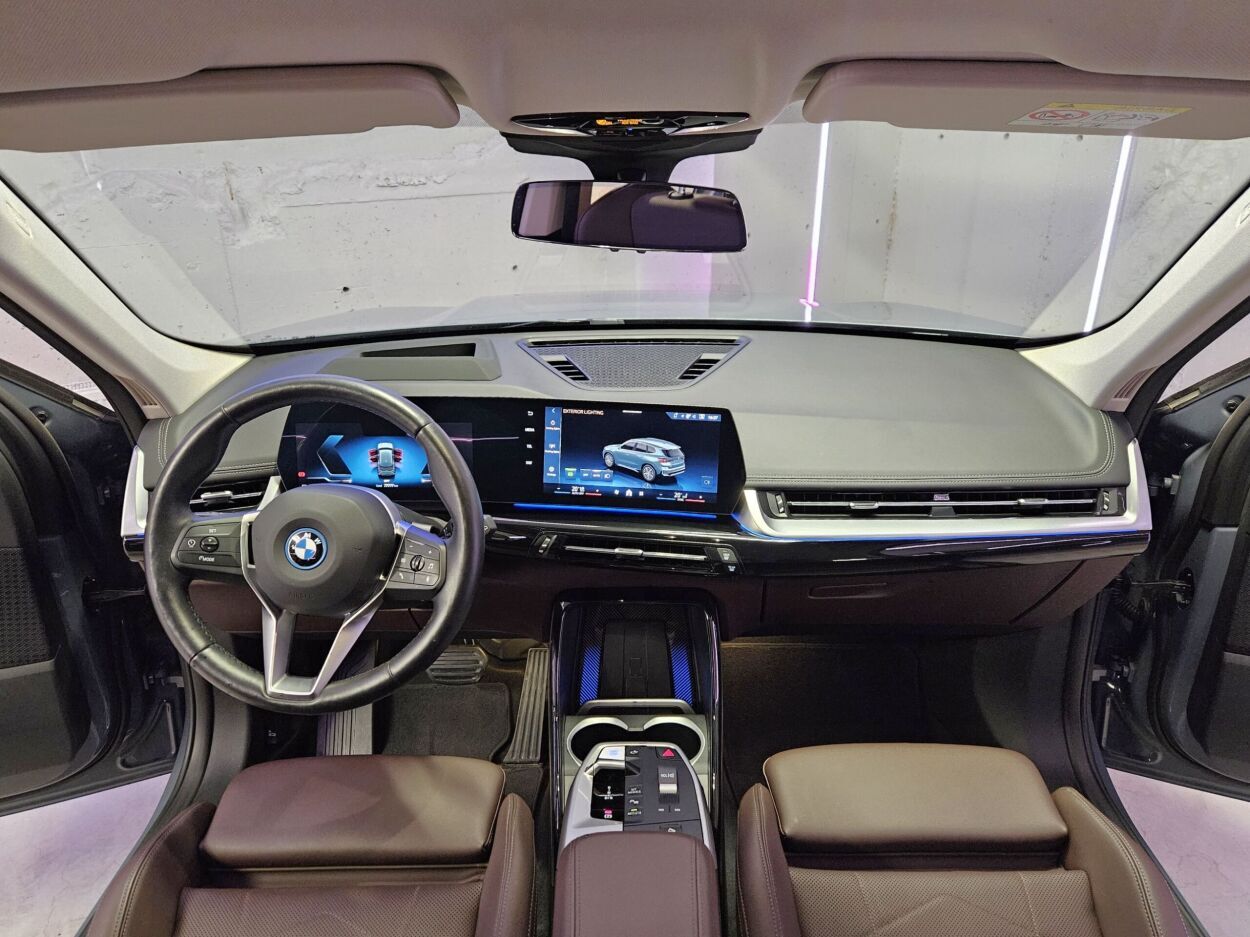 BMW iX1 2024, photo 3/18