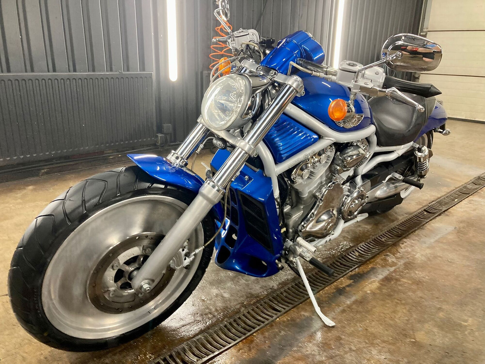 Harley-Davidson VRSCA V-Rod Anniversary edition 2003, kuva 2/8
