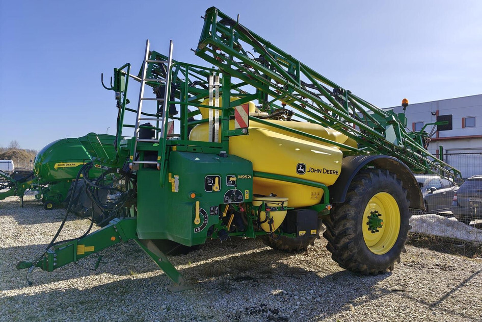 John Deere M952i