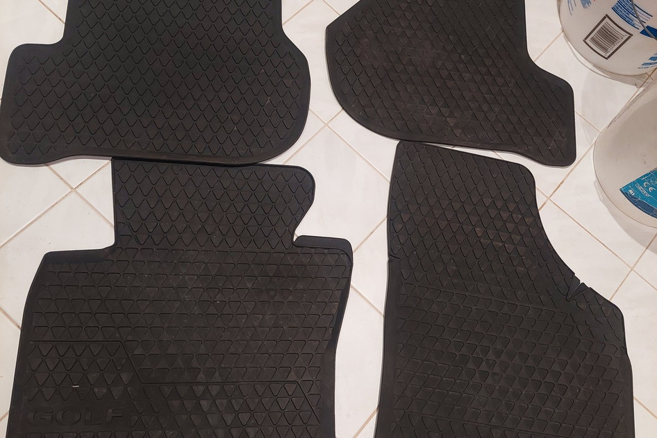 Golf 5 salongi kummimatid