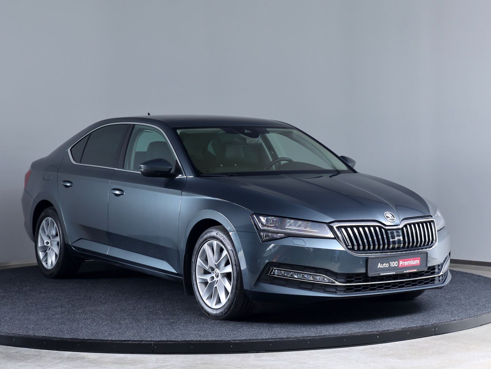 Škoda Superb 2021, photo 2/26