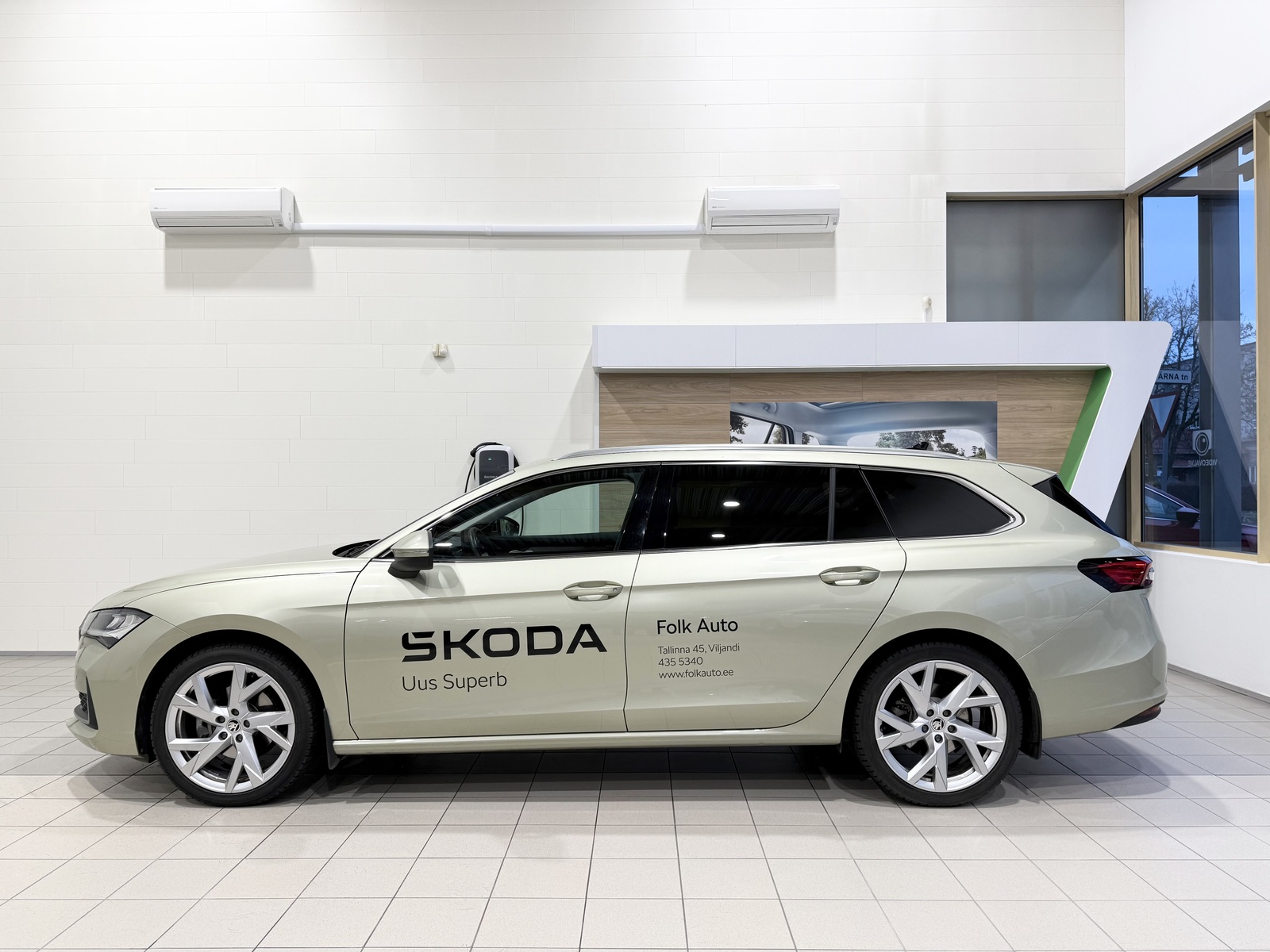 Škoda Superb 2024, photo 2/12