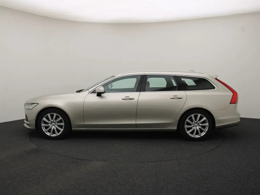 Volvo V90 Momentum 2.0 140kW 2017, photo 6/35