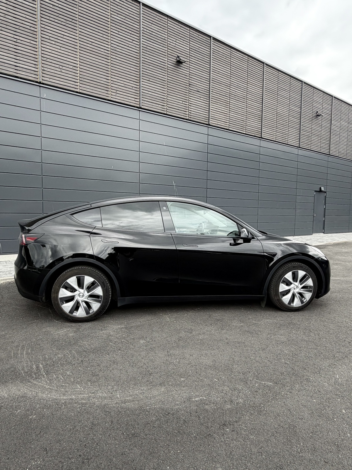 Tesla Model Y 2022, photo 2/10