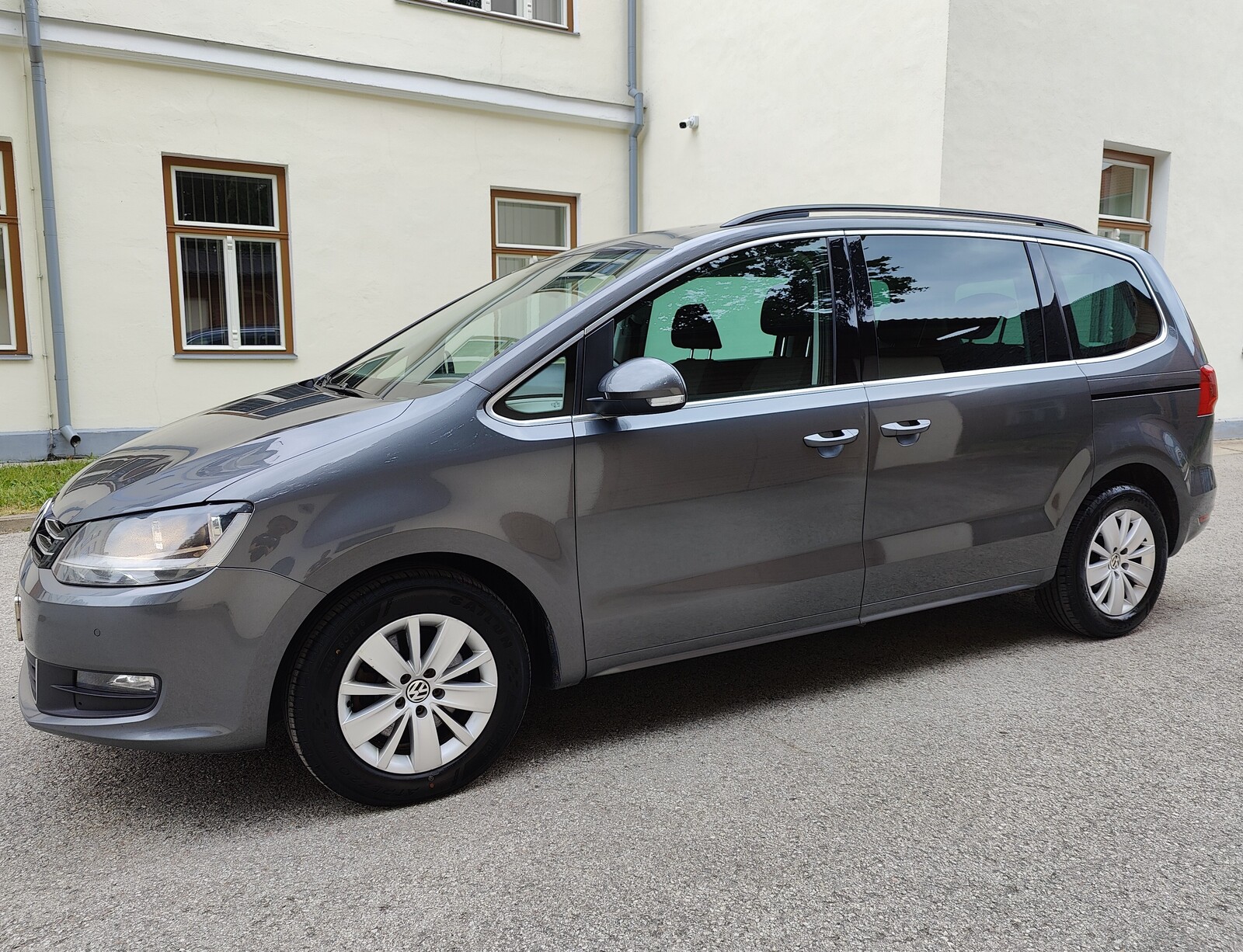 Volkswagen Sharan 2012, photo 4/10