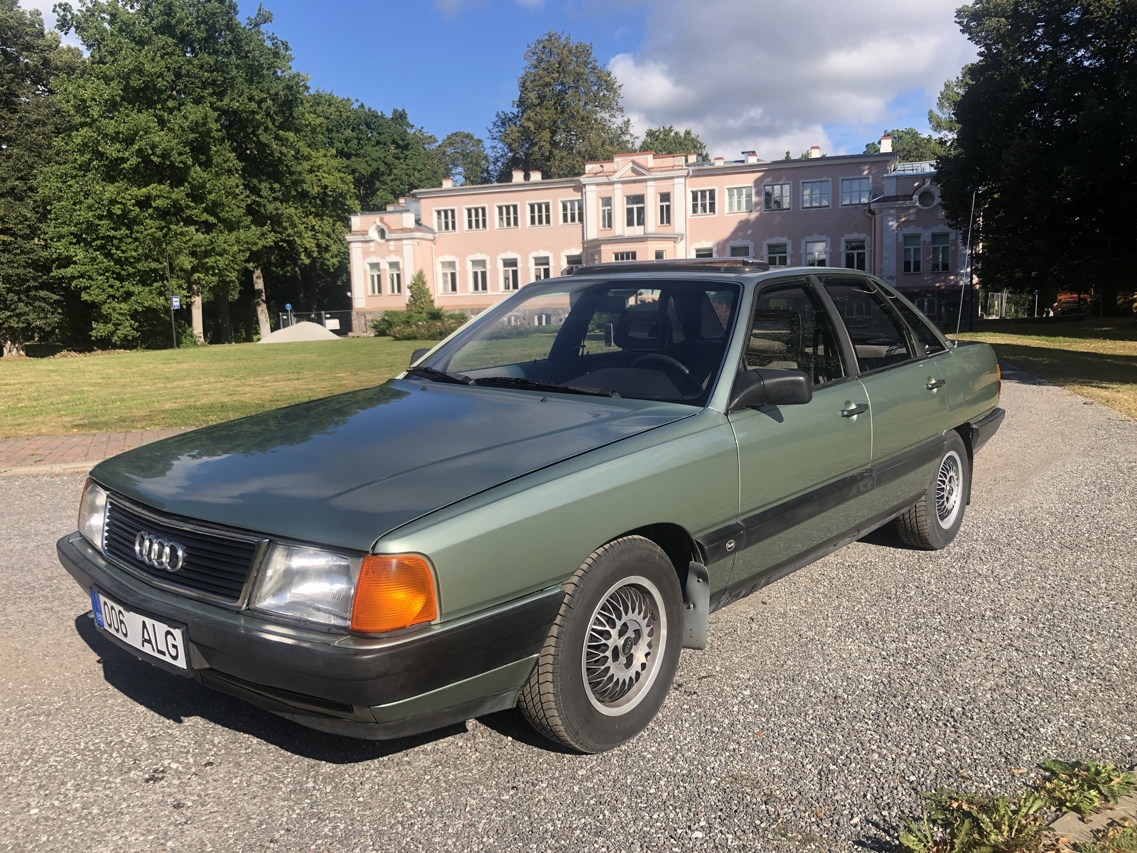 Audi 100