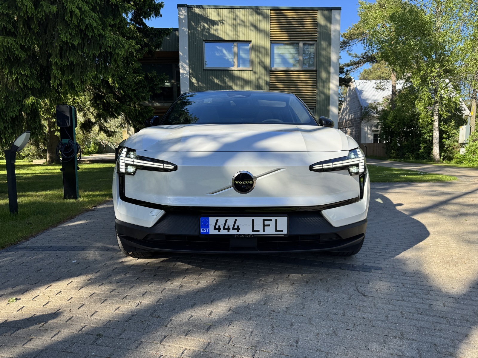 Volvo EX30 2024, photo 3/17