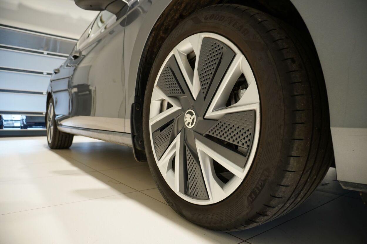 Škoda Superb 2025, photo 5/25