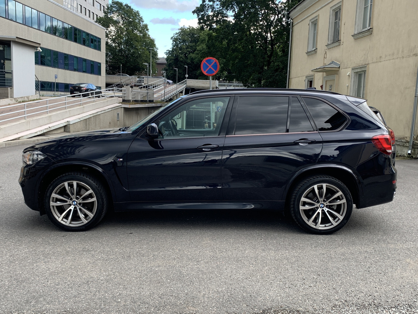 BMW X5 40d xDrive M-pakett 3.0 R6 230kW 2015, photo 6/16