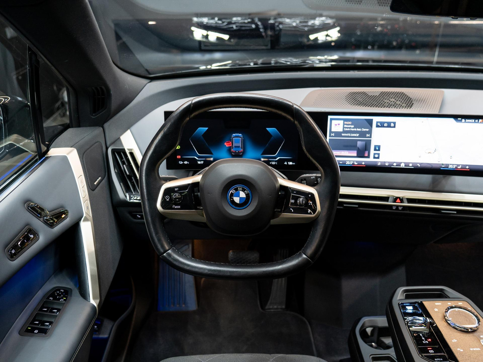 BMW iX 2023, photo 6/15