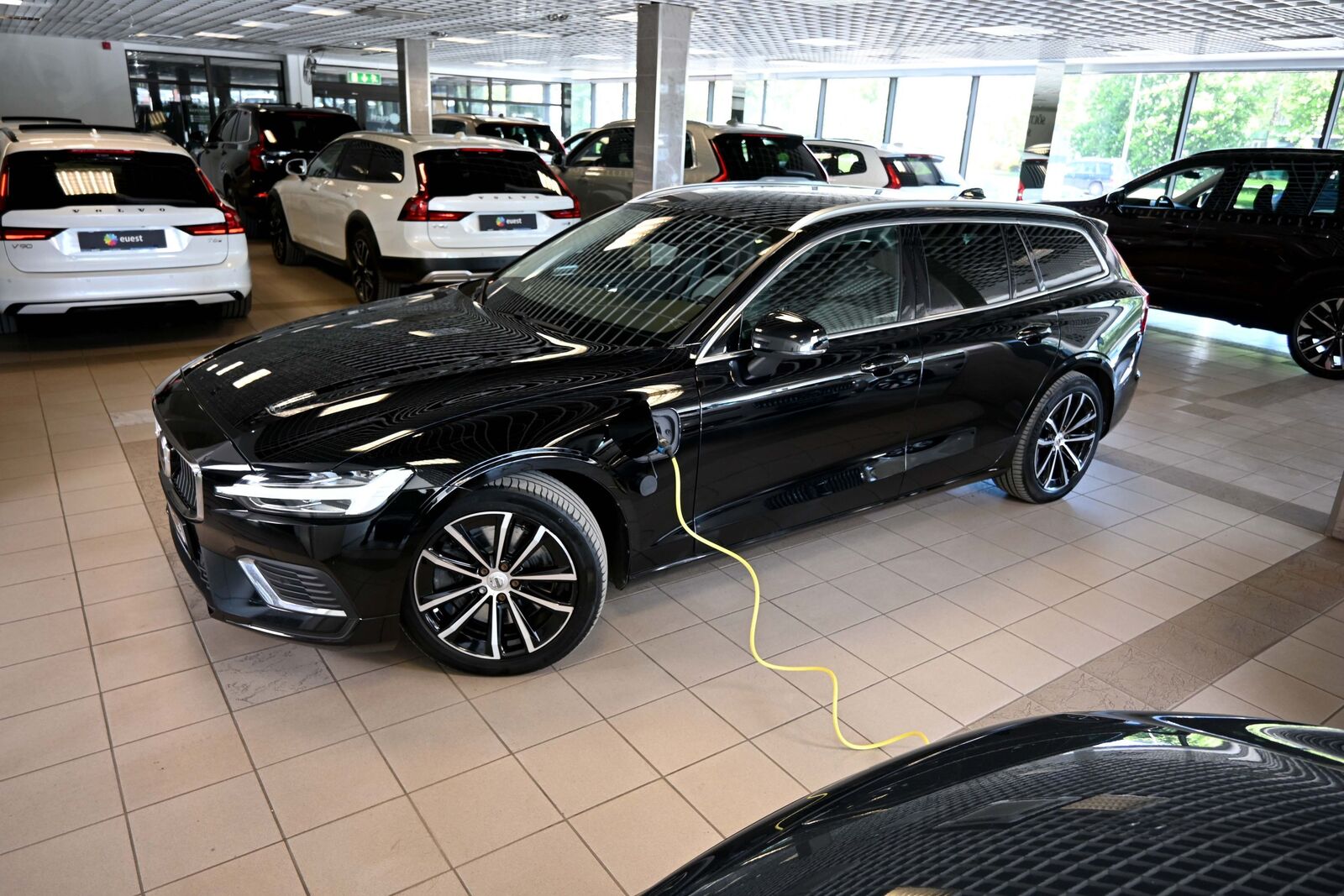 Volvo V60 2022, photo 6/18