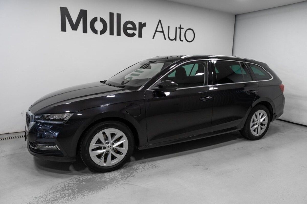 Škoda Octavia 2022, photo 2/30