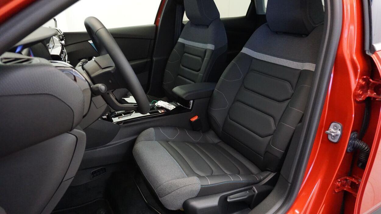 Citroën C4 X 2023, photo 7/10