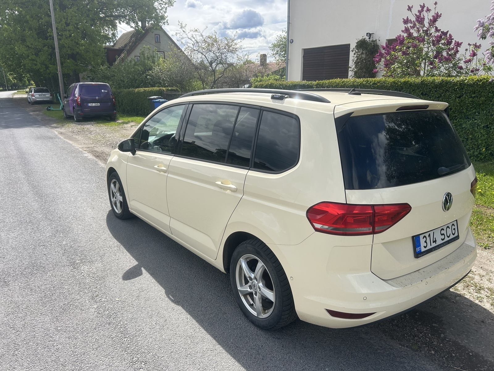 Volkswagen Touran 2017, photo 6/11