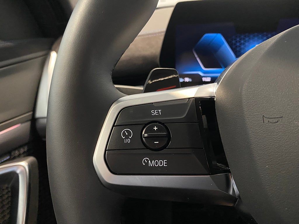 BMW iX2 2025, photo 4/21