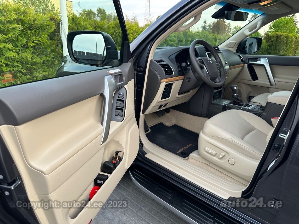 Toyota Land Cruiser 2022, photo 5/6