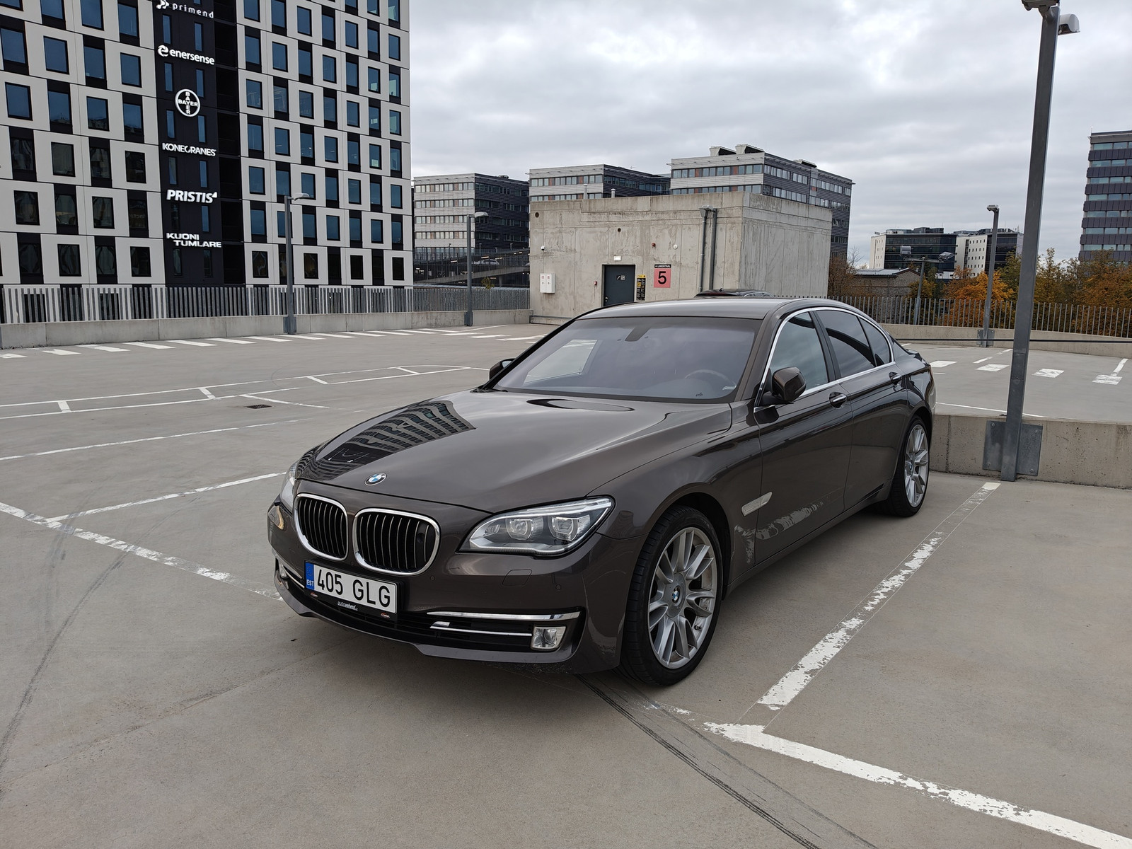 BMW 740 2015, photo 3/14