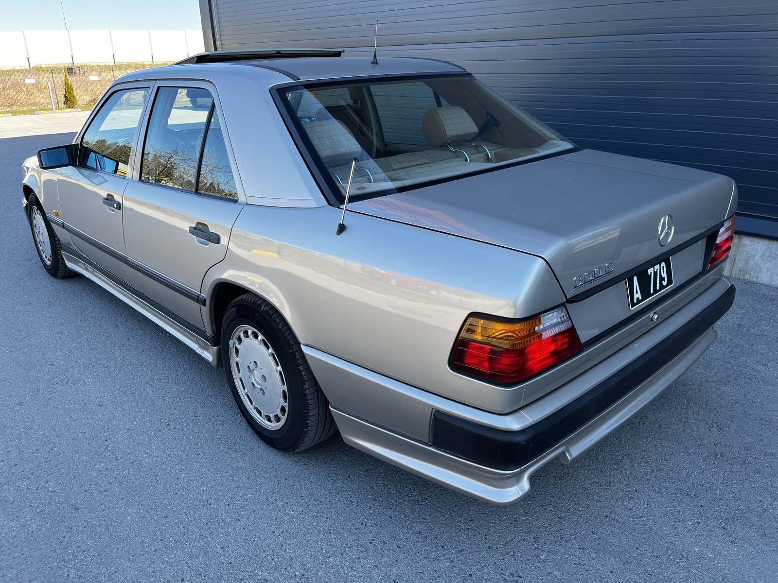 Mercedes-Benz 300 1987, kuva 4/24