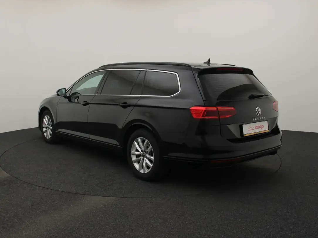 Volkswagen Passat 2023, photo 7/10