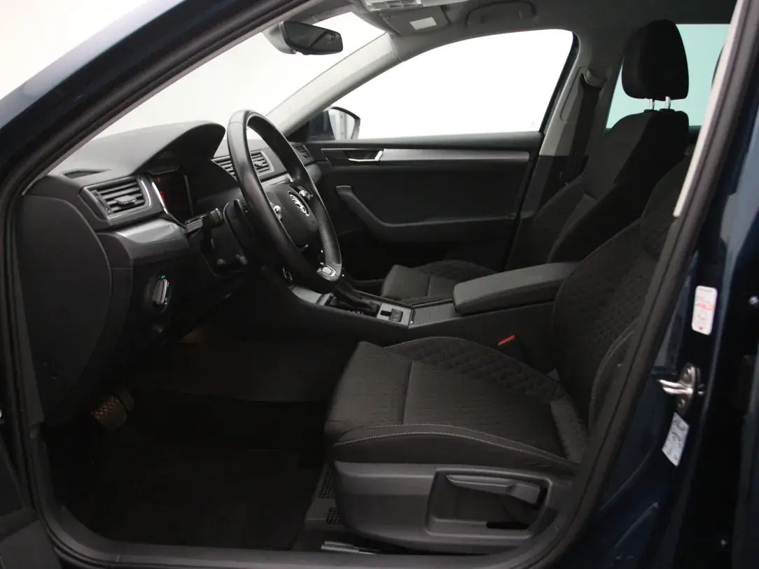Škoda Superb 2022, photo 4/10