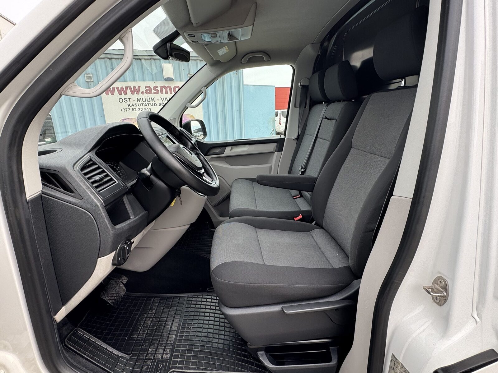 Volkswagen Transporter 2017, kuva 3/11