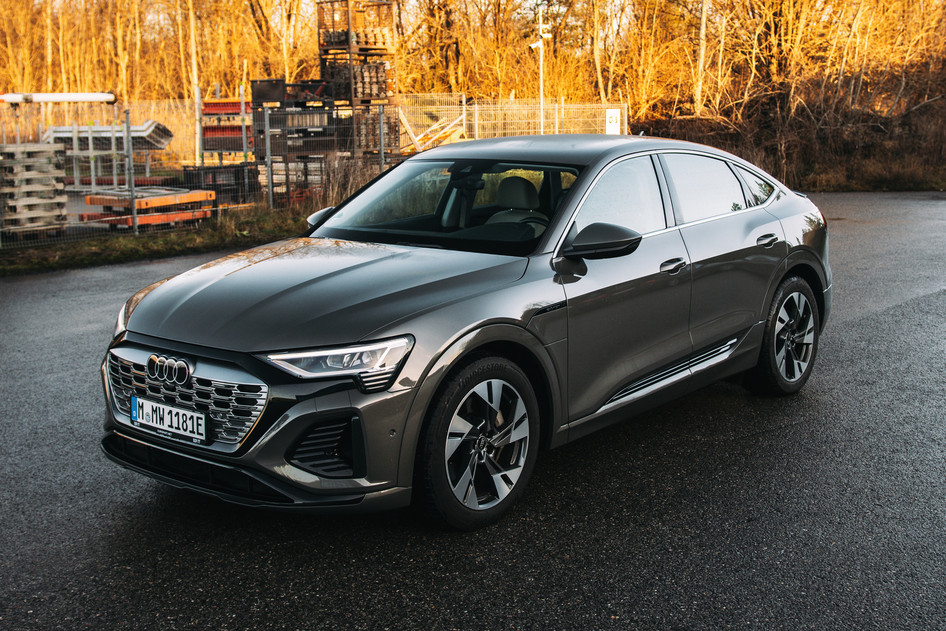 Audi Q8 e-tron, 2023, 250 kW, электричество, автомат, полный привод