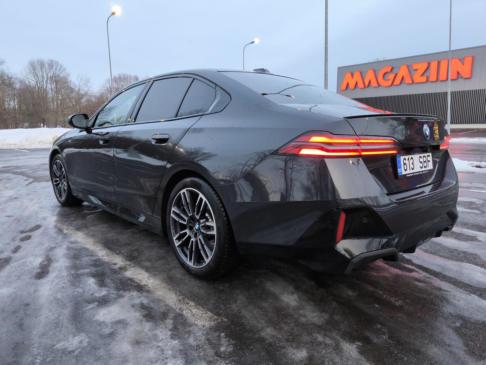 BMW 520 2024, photo 4/10