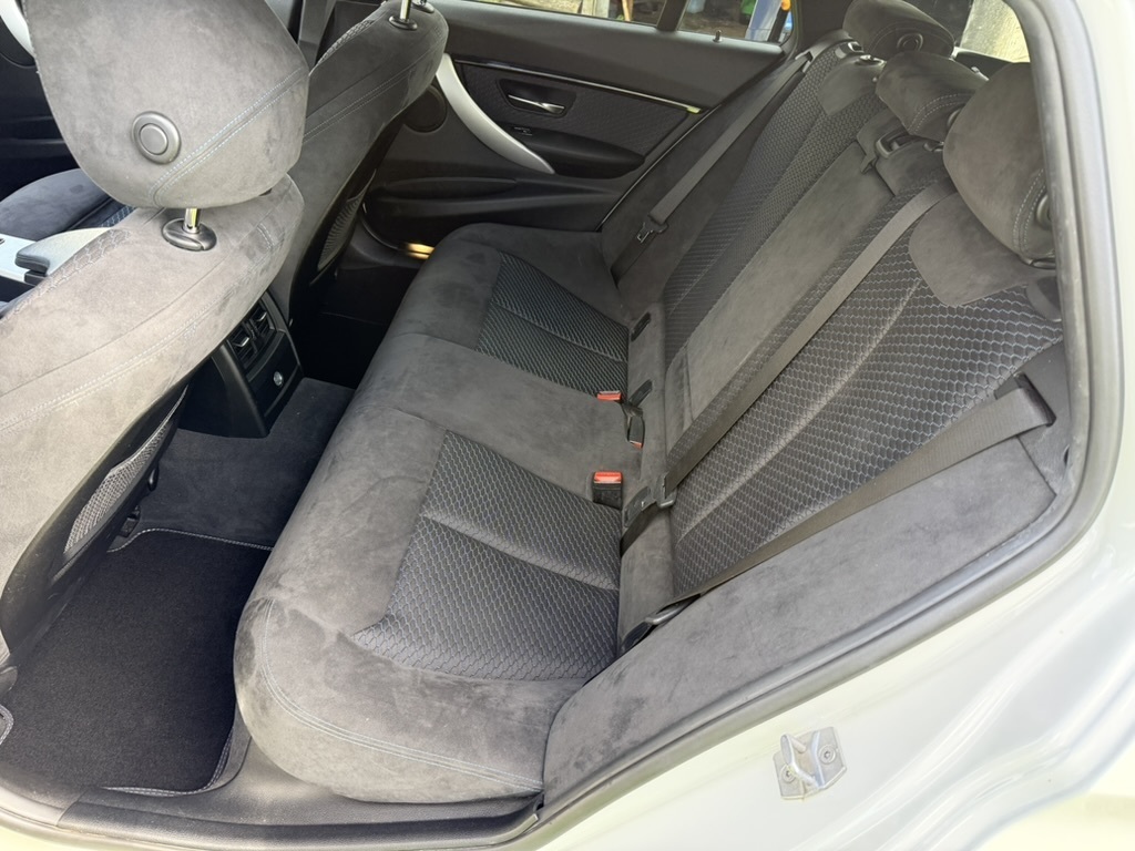 BMW 320 2016, photo 8/8