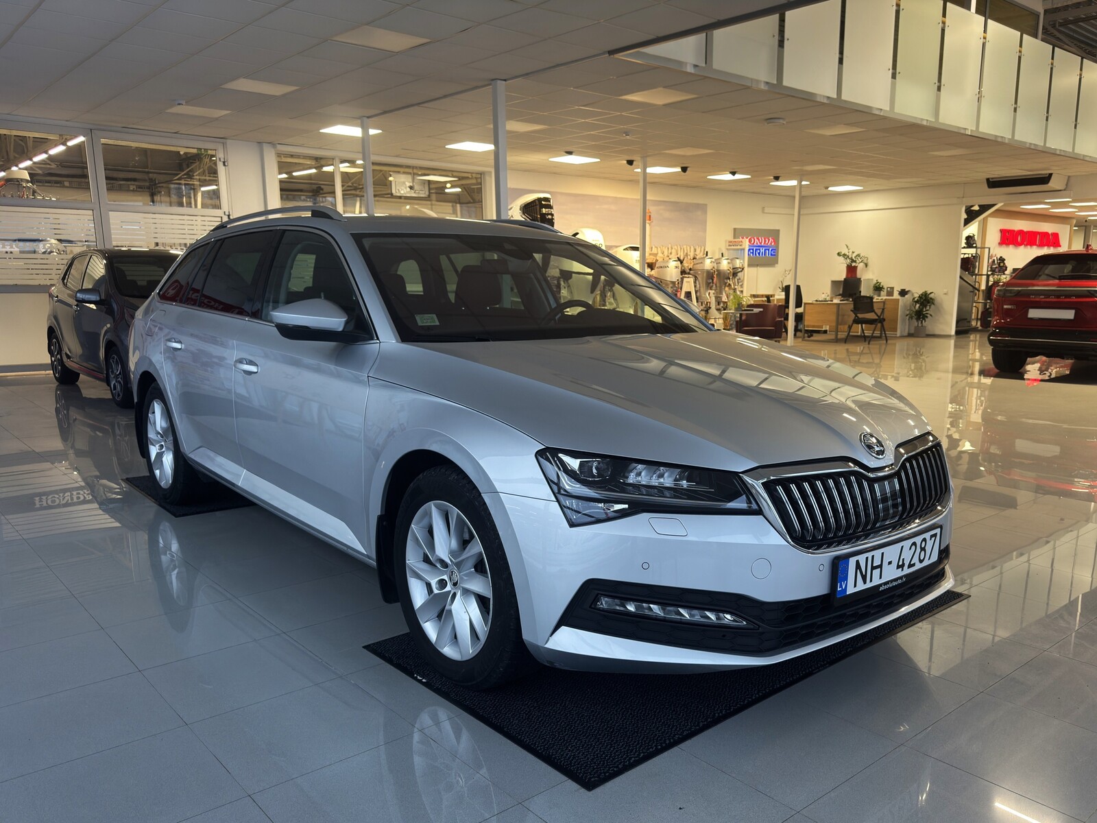 Škoda Superb 2022, photo 3/22