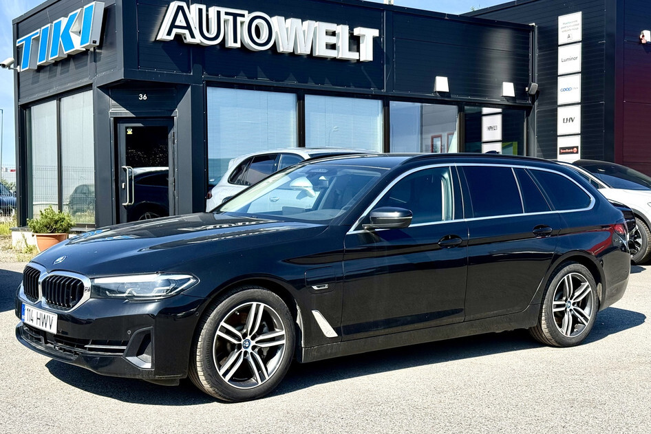 BMW 530, 2022, 2.0, 135 kW, подключаемый гибрид (бензин/электричество), автомат, полный привод