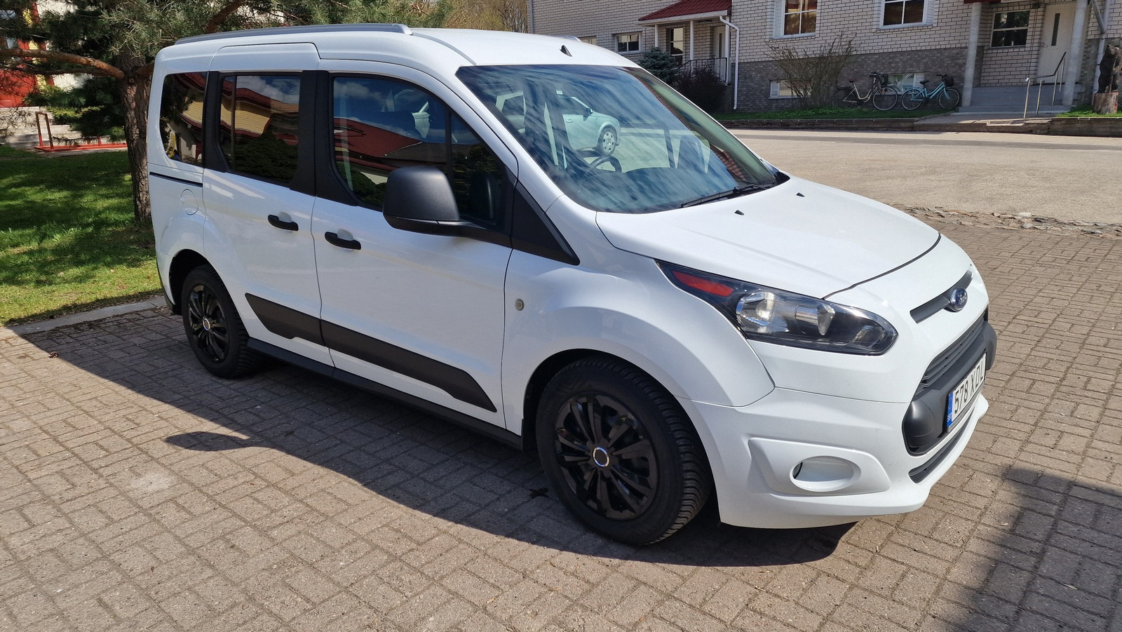 Ford Transit Connect 2017, kuva 2/5