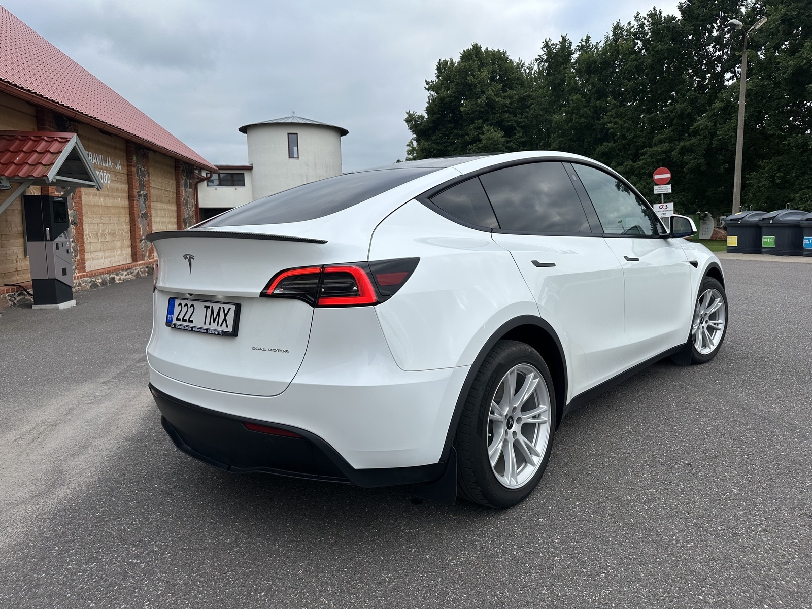 Tesla Model Y 2023, photo 2/10