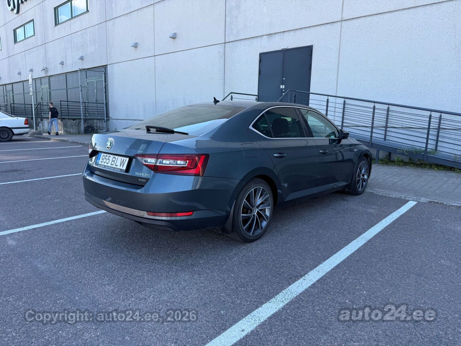 Škoda Superb 2016, photo 3/9