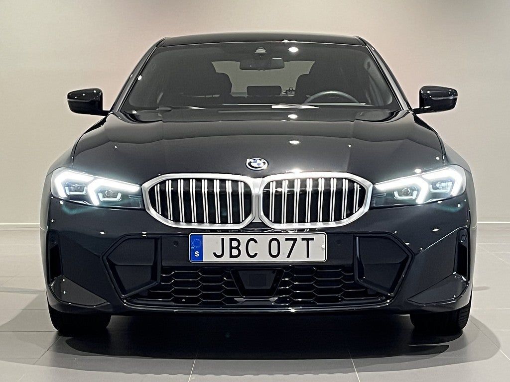 BMW 330 2025, photo 2/23