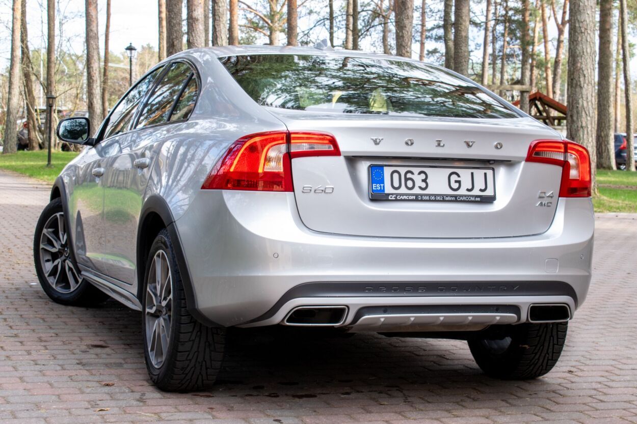 Volvo S60 Cross Country 2015, photo 7/17