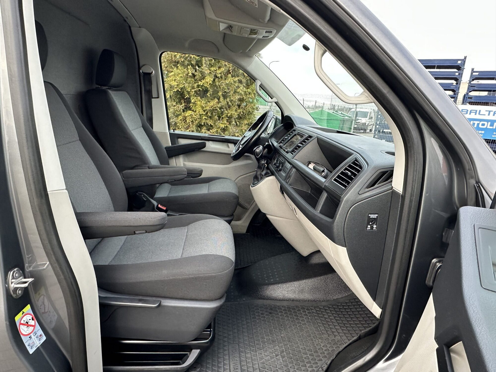 Volkswagen Transporter 2019, kuva 3/21