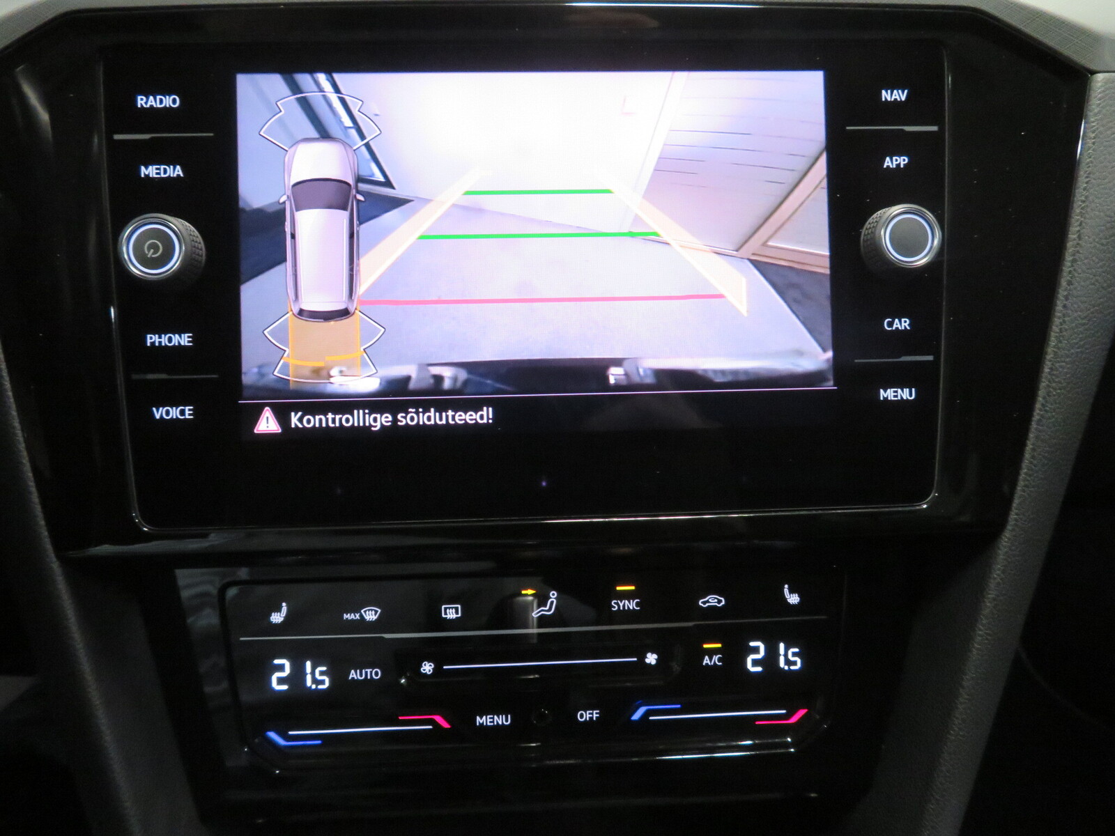 Volkswagen Passat 2021, photo 6/10