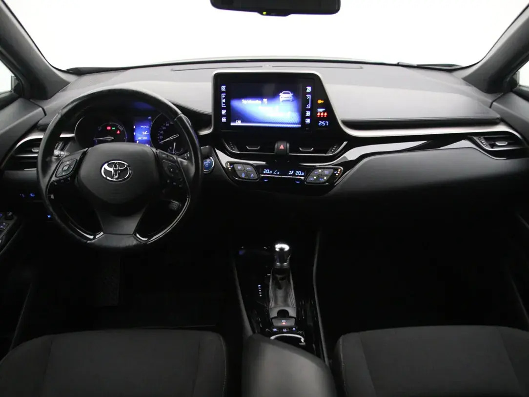 Toyota C-HR 2018, photo 2/33