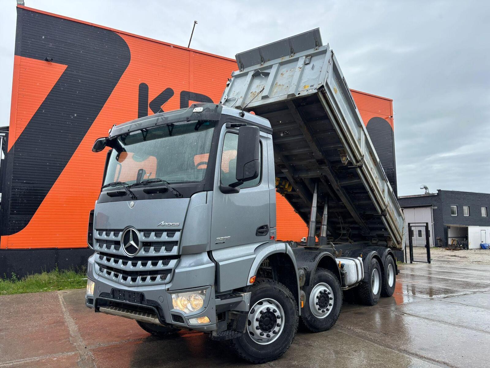 Mercedes-Benz Arocs 3235 8x4 2013, kuva 2/26