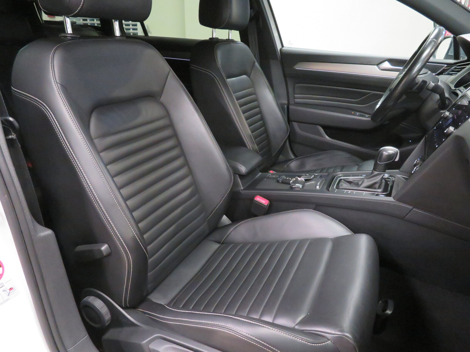 Volkswagen Passat 2020, photo 4/12