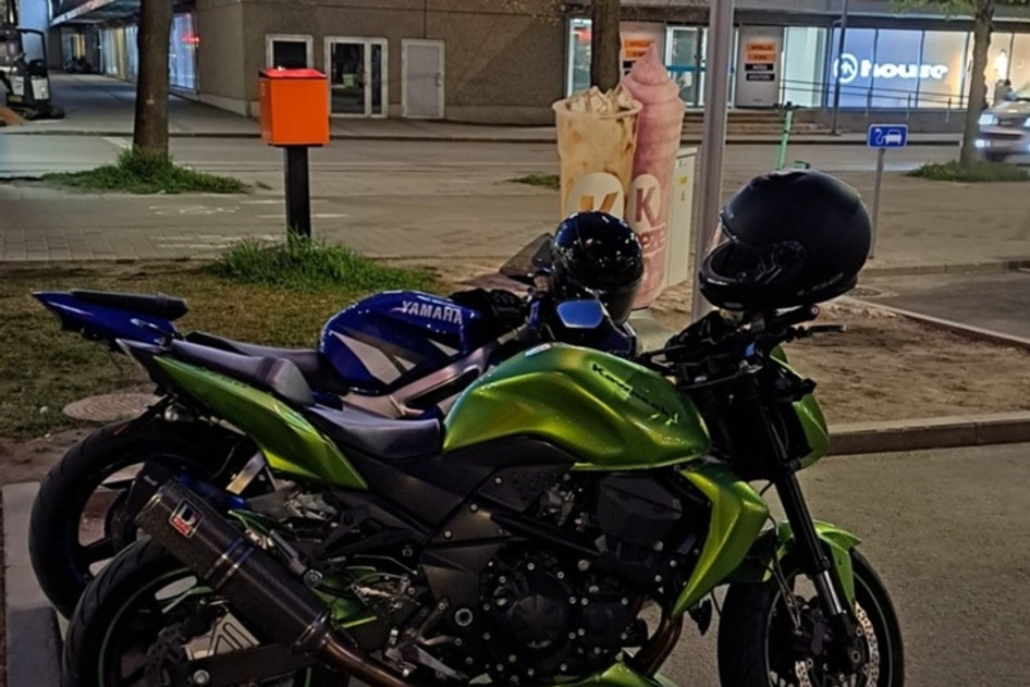 Kawasaki Z 750, 2013, 0.7, 77.7 kW, бензин, механическая, задний привод